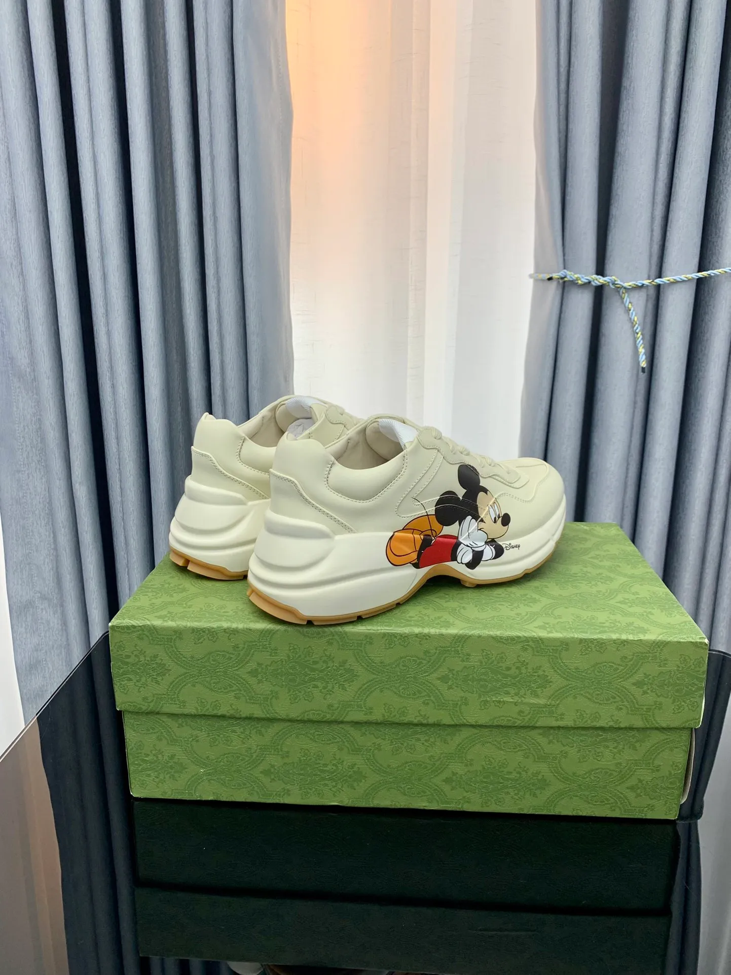 👟👟Ex-factory price 480👟👟 Women's shoes factory Gucci dad shoes for couples, distressed leather horn-shaped retro jogging shoes. The Balenciaga grandpa trend has subsided, ushering in GUCCI dad shoes, the trend leader in the fashion industry. Original shoe mold opening, original last from Italian handmade foundry! [Gucci original dad shoes] Original surface: imported calfskin! Lining: Grade A hybrid lambskin! Outsole: The highest restoration sole. TPU material plus wear-resistant foam (anti-wear cushioning) ivory leather has been processed with an old-fashioned effect. The sole is 5cm high! The comfort level is excellent, killing all high-end versions on the market! Original logo outsole! 👣Size: Women’s size 35-40. Men's size 38-45. Women's heel with 🈚️logo! Men's heel with 🈶️logo!